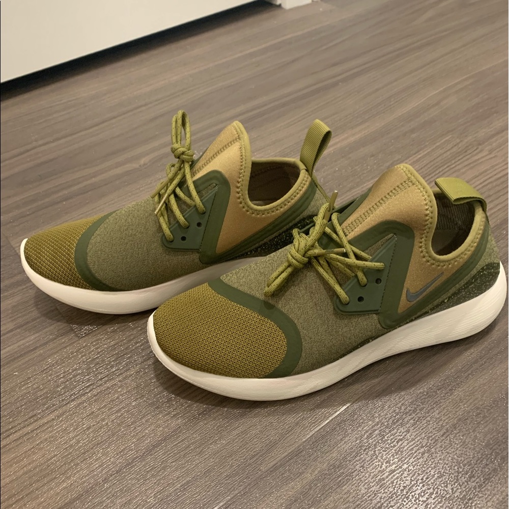 Nike Men's Lunarcharge Essential Camper Green - size 9